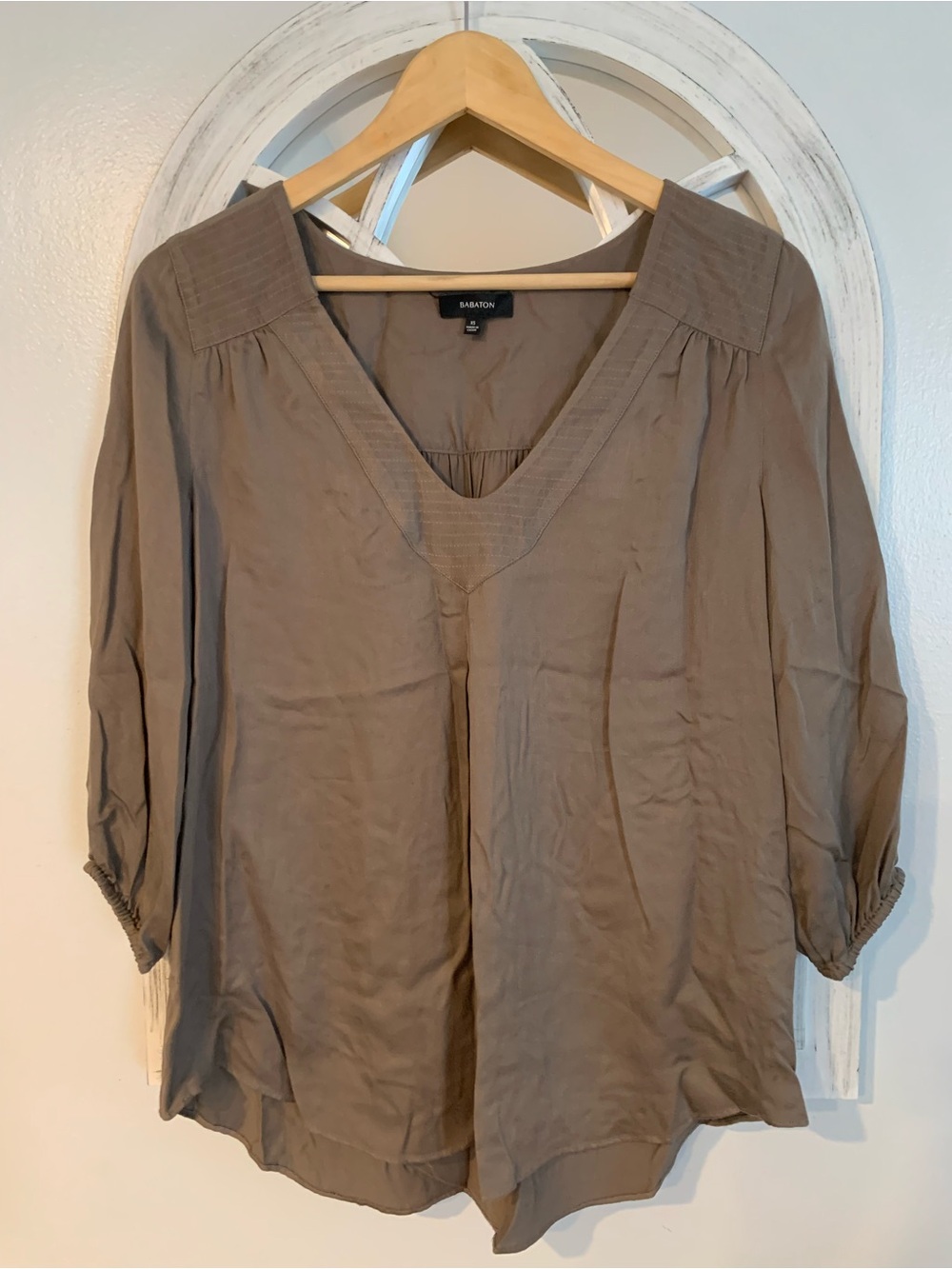 Babaton Relaxed V-Neck Tunic in Taupe